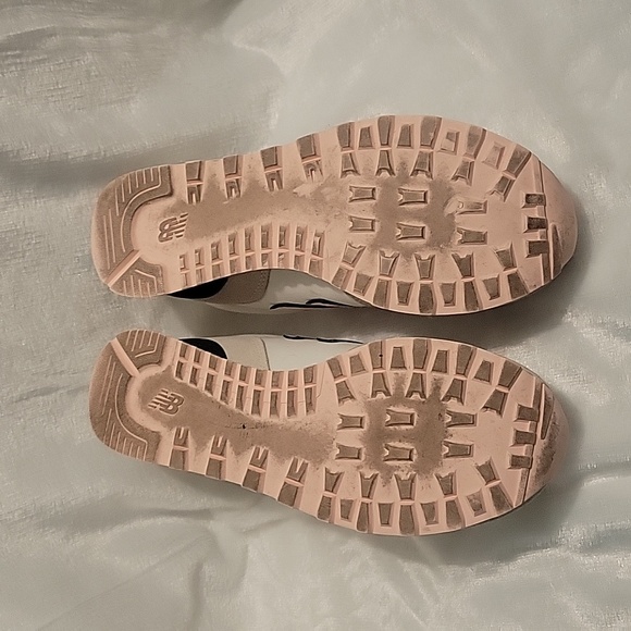 New Balance 515 size 11US 43EU. Colors white, pink and gray. - Picture 4 of 4